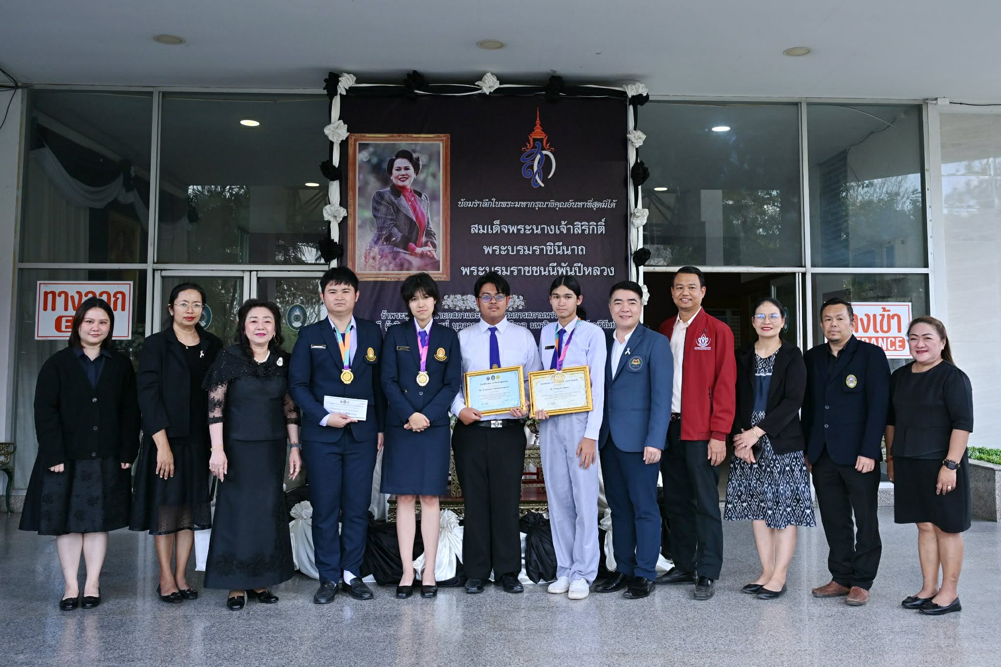 นักศึกษาที่เข้าร่วมการแข่งขันในงาน 2nd Rajabhat University Network Exchange 2026 (RUNEX 2026) เข้าพบ รองศาสตราจารย์ ดร.ศิราณี จุโฑปะมา อธิการบดีมหาวิทยาลัยราชภัฏบุรีรัมย์